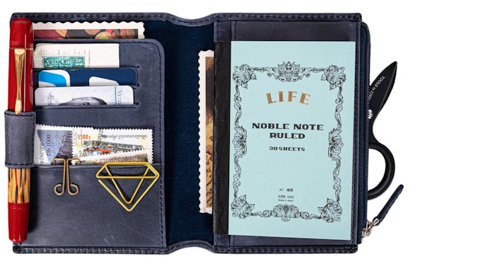 Étui Galen Leather Co., série Leather Wallet Insert for Traveler's Notebook - Format Passeport Bleu marine Crazy Horse  
