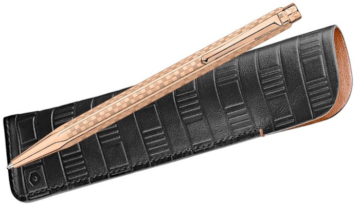 Ensemble stylo bille & &eacute;tui Caran d'Ache, s&eacute;rie &Eacute;dition Sp&eacute;ciale Ecridor Damier Or rose