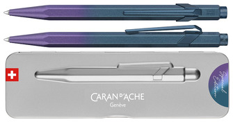 Stylo bille Caran d'Ache, série 849 Claim Your Style Édition Spéciale 5 Violet Marin