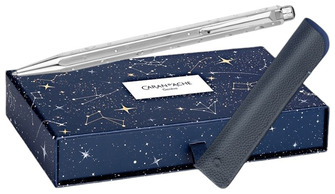 Ensemble stylo bille & étui Caran d'Ache, série Édition Spéciale Ecridor Cosmic Blue - Platine