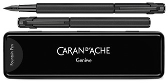 Stylo plume Caran d'Ache, série 849 Black Code - Noir