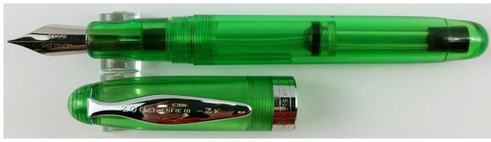 Noodler's Ink Fountain pen, Ahab series Translucent light green (Flex nib)